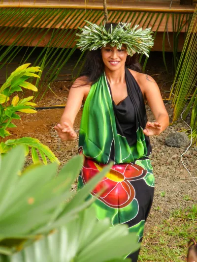 Hula-Dancer-at-Local-Party-tour-maui