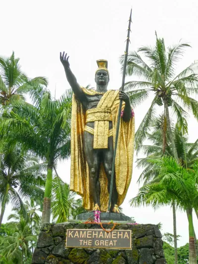 Kamehameha-The-Great-Statue-Hilo-tour-maui