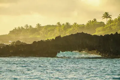 Maui-Hana-Waianapanapa-Lava-Arch-tour-maui