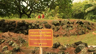 hawaiian-cemetary-at-waianapanapa-tour-maui